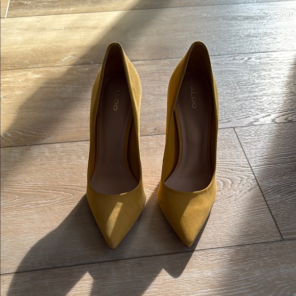 Elegant Yellow Stiletto Heels - Picture 3 of 10